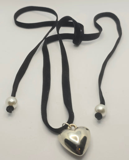 Velvet Heart Choker